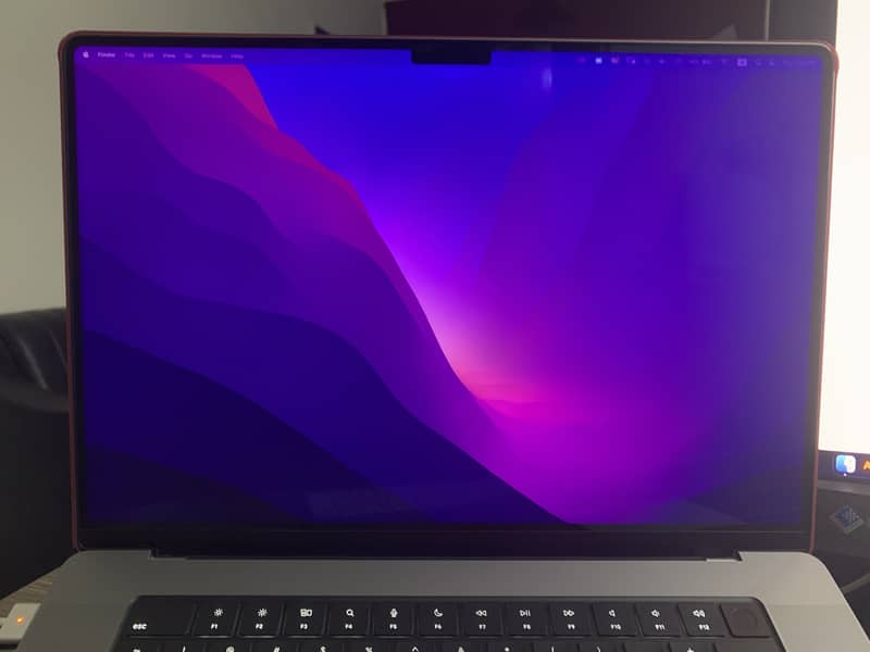 Macbook Pro M1 2021 16"in, Excellent Condition 2