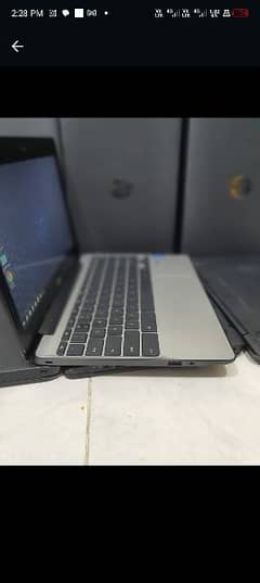 HP g5 Chromebook window spotted brand new