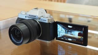 Fujifilm X T-200, retro design 4k camera