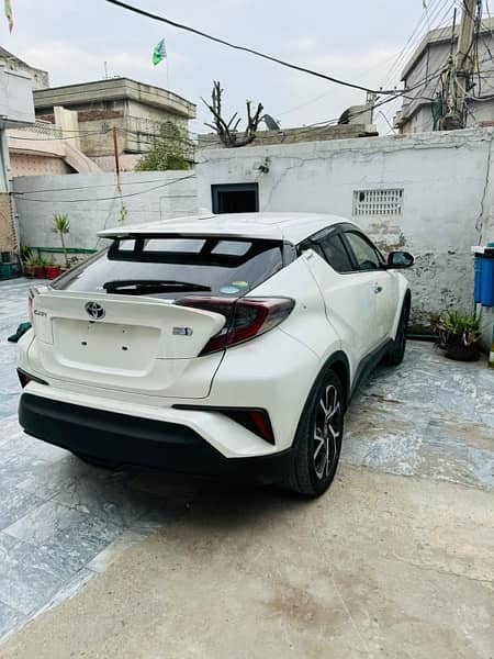 Toyota C-HR G LED 2018 4 Grade 3