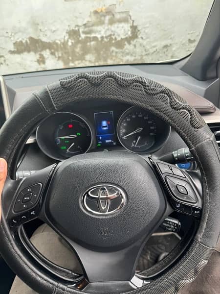 Toyota C-HR G LED 2018 4 Grade 10