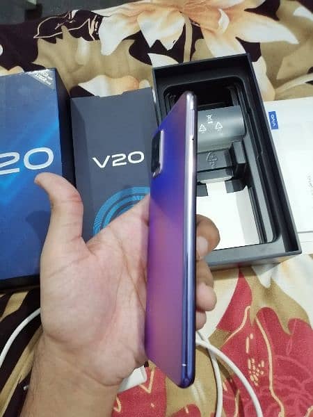 Vivo V20 (Sunset Melody) 10