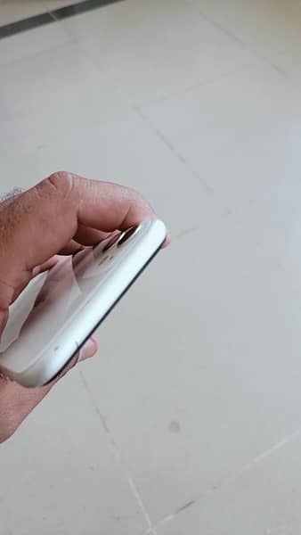 iPhone 11 64GB | NON PTA | FACTORY UNLOCKED 4