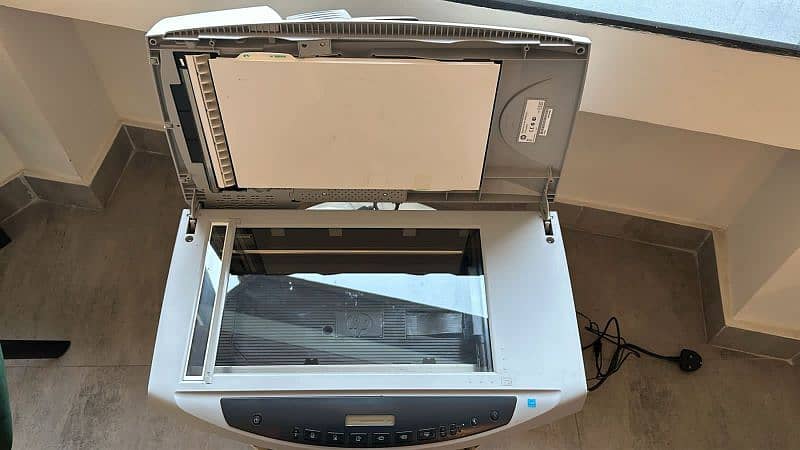 HP scanjet 8270 scanner RS 40000 in 10/10 condition scanner 1
