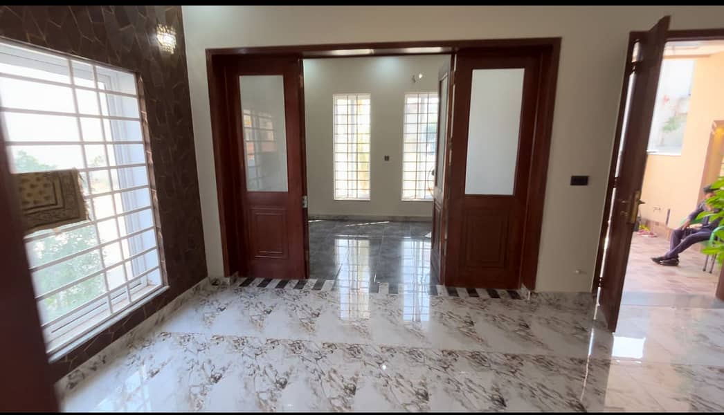5 MARLA CORNOR+TRIPLE STOREY BEAUTIFULL HOUSE FOR SALE IN ETIHAD TOWN AT PRIME & HOT LOCATION 14