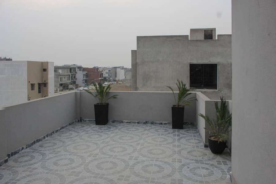 5 MARLA CORNOR+TRIPLE STOREY BEAUTIFULL HOUSE FOR SALE IN ETIHAD TOWN AT PRIME & HOT LOCATION 37