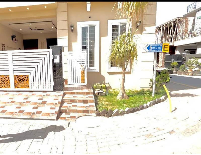 5 MARLA CORNOR+TRIPLE STOREY BEAUTIFULL HOUSE FOR SALE IN ETIHAD TOWN AT PRIME & HOT LOCATION 1