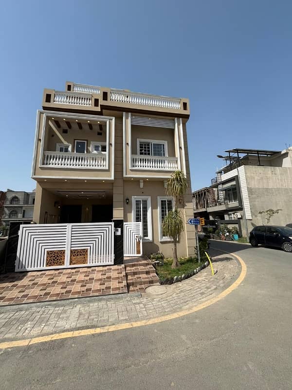 5 MARLA CORNOR+TRIPLE STOREY BEAUTIFULL HOUSE FOR SALE IN ETIHAD TOWN AT PRIME & HOT LOCATION 2