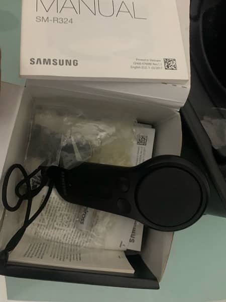 SAMSUNG GALAXY VR Controller 4