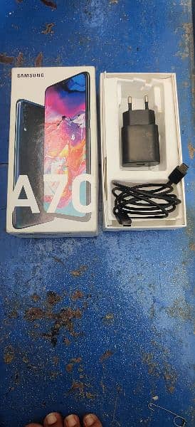 Samsung a70 with box and original charger 5