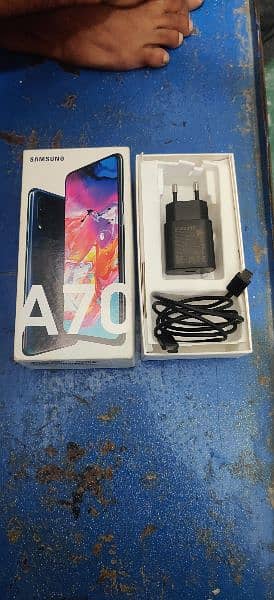 Samsung a70 with box and original charger 6