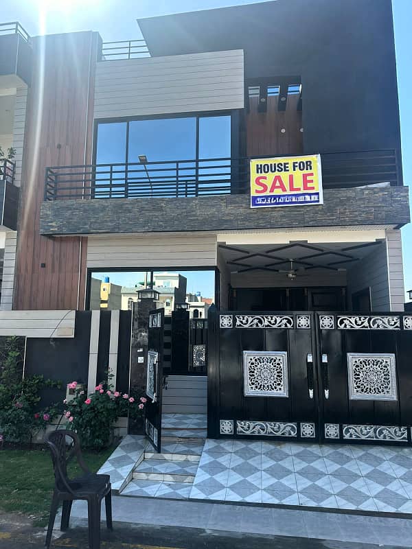 5 Marla Beautifully designed house For Sale And Direct Meeting With Owner In Park View City Lahore. 0