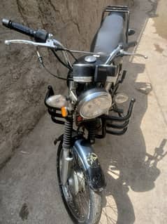 Suzuki GS 150 2014