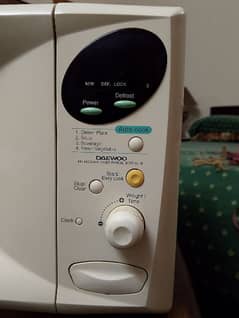 Daewoo Microwave Oven, Model KOR-631 R