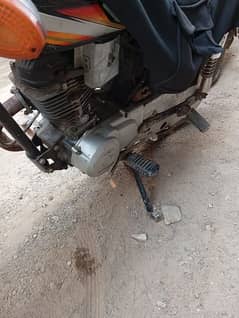 engine ok hai body main Kam hai goll light wala model hai