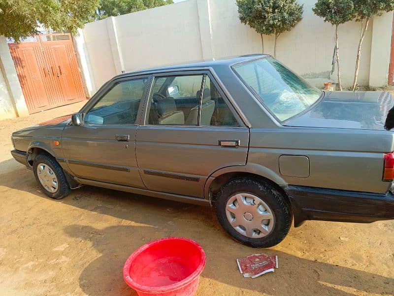 Nissan Sunny 1989 3