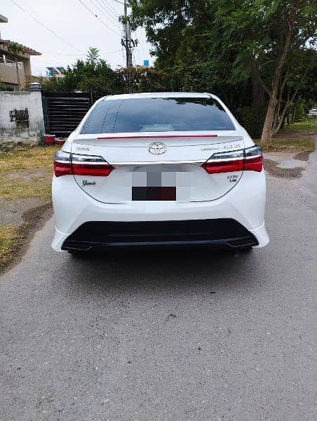 Toyota Altis Grande 2017 1.8 CVT-i 3
