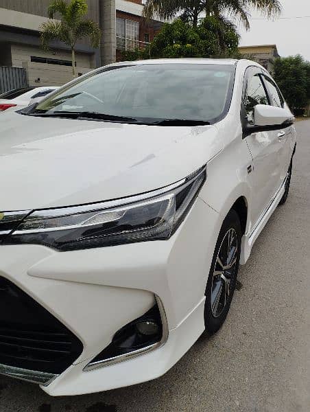 Toyota Altis Grande 2017 1.8 CVT-i 6