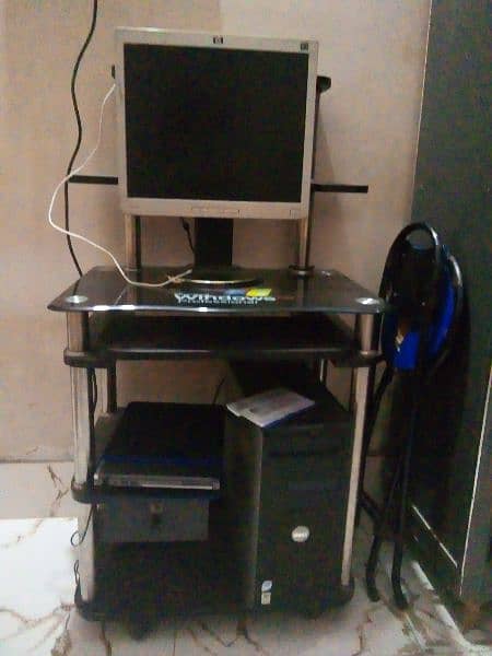 used computer table in good condition 0