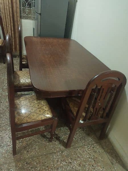 8 Seater dining table availability for sale on urgent basis 2