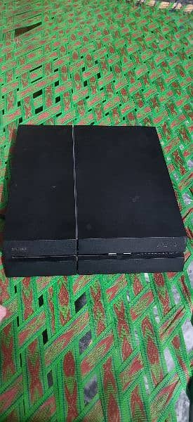 PS4 1TB with 2 controllers (slightly used) 4