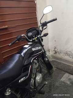 Suzuki 110s Black color used like new