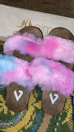 Furry slippers / shoes