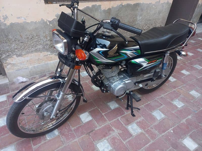 Honda 125 black colour full lush condition in Multan 4