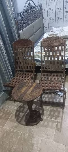 pure akhroti wood ki chairs and table for sell
