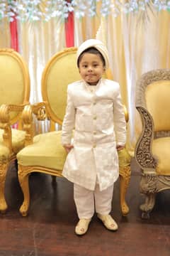 Only 1 time used sherwani for kid of 4-5 years. .