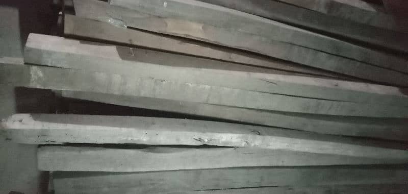 High-quality used roofing wood for sale. lakri ke baalay. لکڑی کے بالے 3