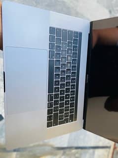 Macbook 2019 i9 8-core, 15 inch 4gb graphics card