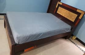 single bed with metress in good condition