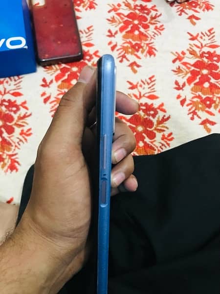 vivo y20 one handed home used mobile 2