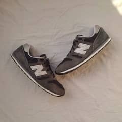 New balance 373 V2 Classic trainers Grey Shoes/Sneakers (size: EUR 45)