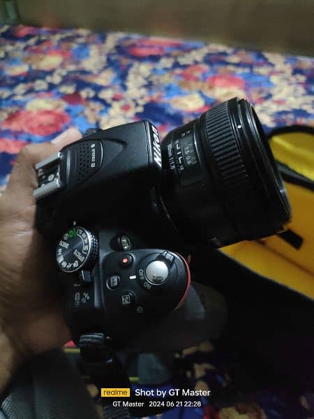 Nikon D5300 With 50 mm Or flash gun 1