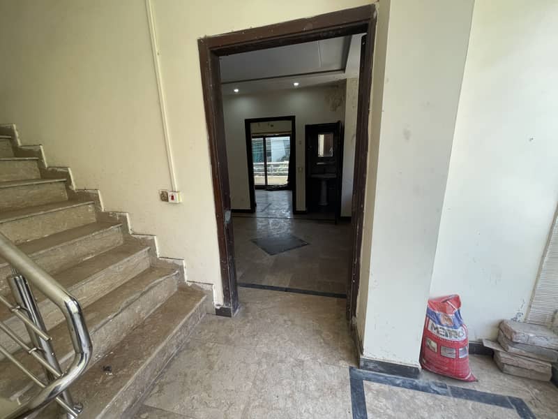 Flat For Rent New Tipe Near To Emporium Mall Use Office 13