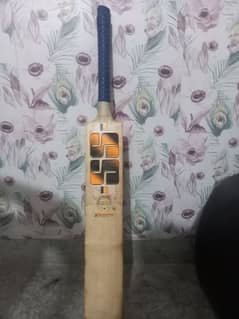 SS TON STIKERED english willow  one month used bat