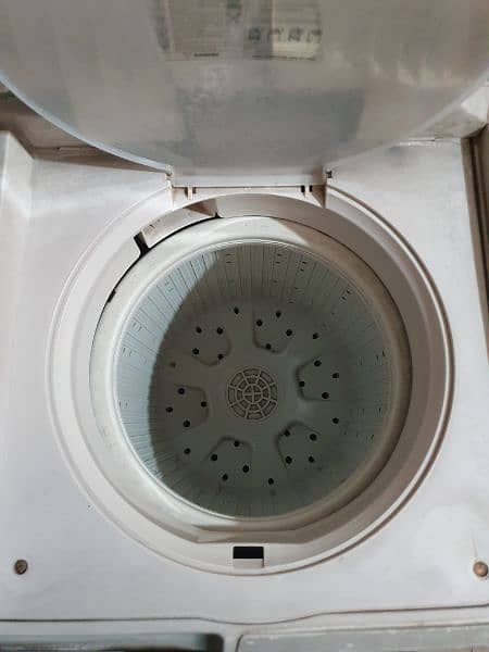 Haier Twin Tub Washing Machine 1