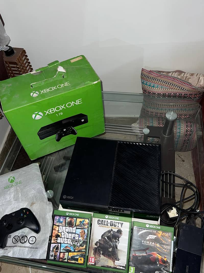 Xbox One 1TB with 2 controllers and games 10