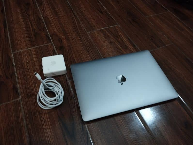 macbook pro M1  2tbssd 16gb 0