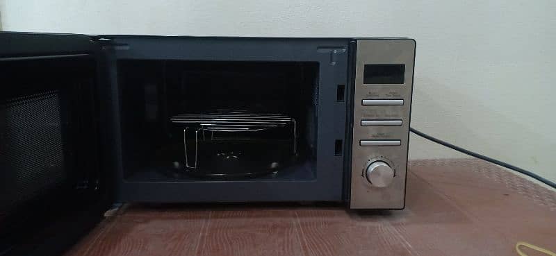 Westpoint Delux Microwave Oven With Grill 3