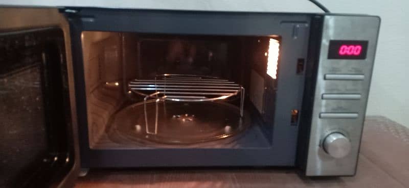 Westpoint Delux Microwave Oven With Grill 8
