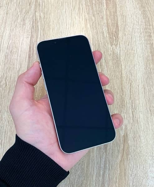 iPhone 14, Starlight, 256GB – Factory Unlocked, Looks New! 1