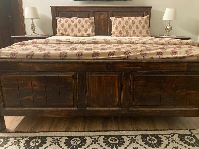 Pure wood bed set in excellent condition 0