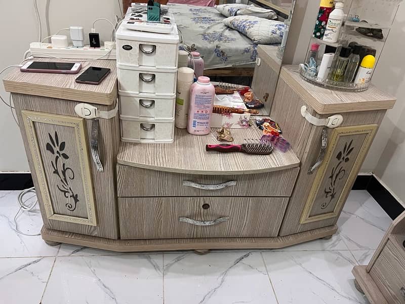 High Quality Wood Dressing Table urgent sell 1