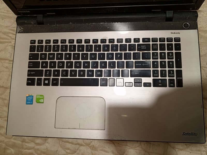 Toshiba 17 inches laptop 4