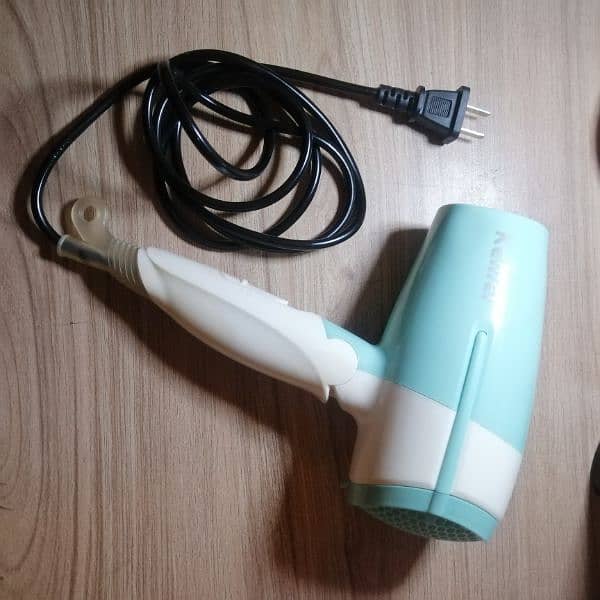 KEMEI Portable hair drayer with nozel at reasonable price 1