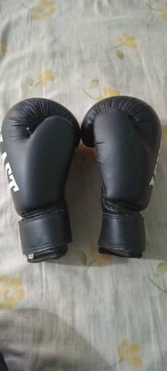 boxing gloves black color