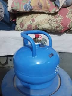 3 star 2 kg capacity small cylander. new never used. 2 kg gas b ha